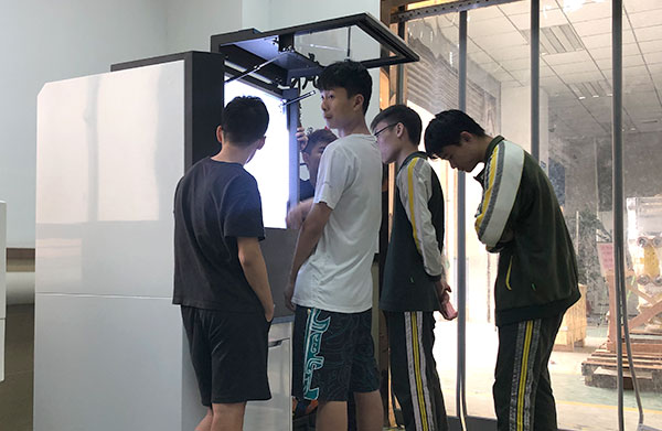 五軸小型數(shù)控雕刻機如何加工制造才行